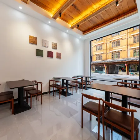 Yuanye·Manxing Homestay (Hailuogou Glacier Forest Park Visitor Center)