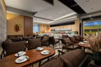 Lucheng Hotel Hohhot (Hohhot High‑Speed Railway Station Xinhua Square Branch)