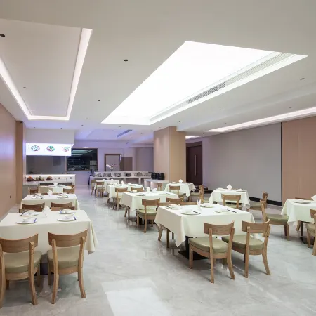 Lantuo Hotel (Dazhou Luofu Square Branch