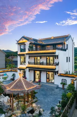 Bamboo Veranda · Hedge Bamboo Lodge - New