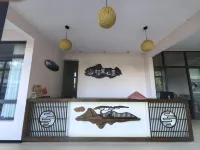 Jingwei Mountain Lodge - parking