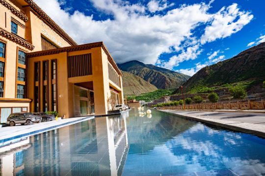 芒康云曲庄园酒店