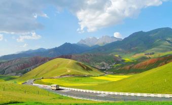 Qilian Tianjing Nanmen Business Hotel