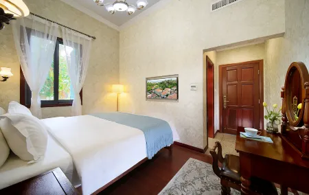 92 Castle Villa Hotel