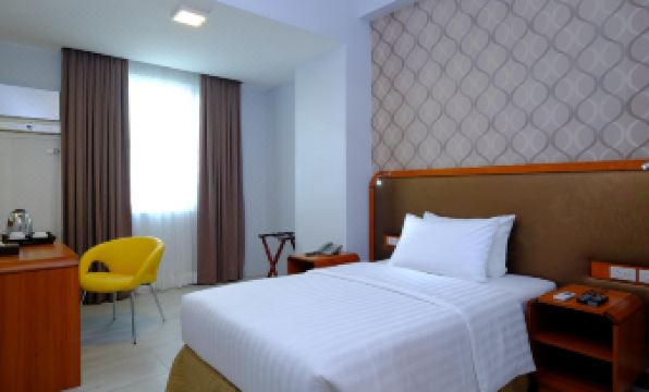 One Central Hotel & Suites