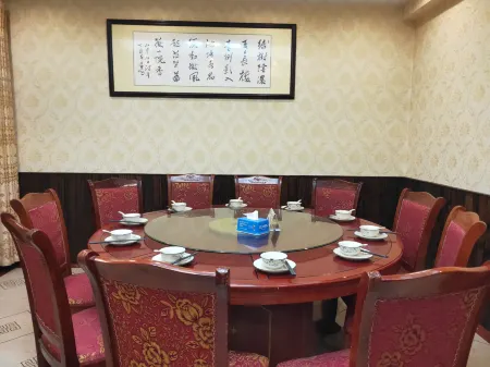 Yuexi Wild Taste Homestay Отели рядом с достопримечательностью «Dabie Mountain Azalea Ecological Cultural Grand View Garden»