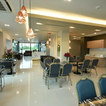 Grand Inter Hotel Отели рядом с достопримечательностью «Ват лонг Кхру»