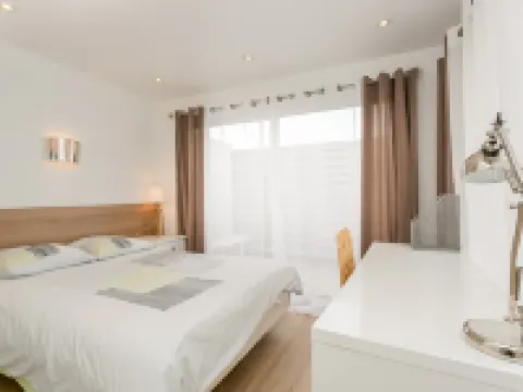 Résidence Hôtel le Relais Amélie クラマールのホテル