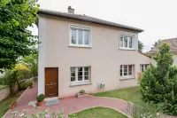 Résidence Hôtel le Relais Amélie Hotels in Clamart