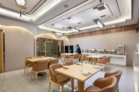 Kyriad Marvelous Hotel (Changde Pedestrian Street) Отели рядом с достопримечательностью «Hunan Institute of Applied Technology (West Campus)»