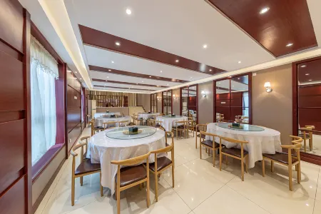 Shanzhuang Hotel (Yichang CBD Shopping Center Yiling Plaza Branch) Отели рядом с достопримечательностью «The Xiling Gorge “Happy Valley”»