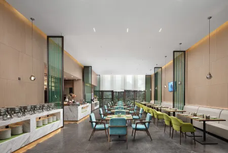 Hampton by Hilton Emeishan Отели рядом с достопримечательностью «Jiulao Cave»