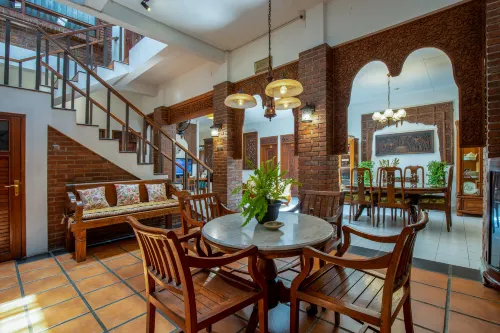 Sekararum Butik Syariah Guesthouse - Frühstück