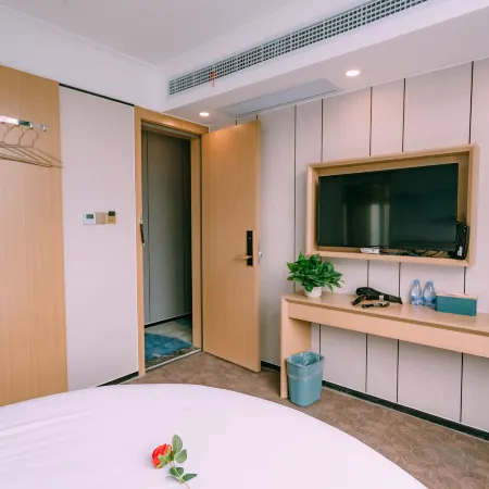 Qingmu Hotel (Ma'anshan Yushan West Road Huarun Suguo)
