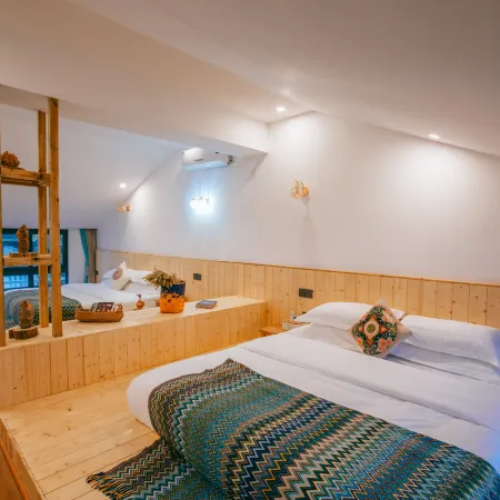 Home Inn Отели в г. Синъи