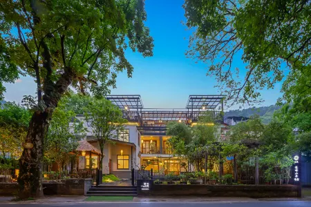 Floral Hotel·Xipanshan fangjingsu (Wuyishan Scenic Spot store) Отели рядом с достопримечательностью «Baiyunchan Temple»