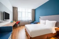 Holiday Inn Express Yangzhou Slender West Lake (Wenchangge) Hotels near CPC Yangzhou Hanjiang District Committee Party School