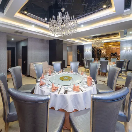Xiongxuan Hotel (Dali Lushan Ancient City High-speed Railway Station)