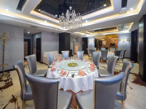 Xiongxuan Hotel (Dali Lushan Ancient City High-speed Railway Station)