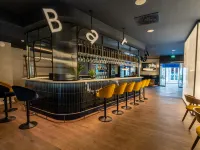 Chic & Basic Gravity Hotels near Rivoli Theatre