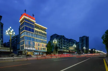 Weston Hotel (Nanchong Railway Station Store) Отели рядом с достопримечательностью «Nanchong Professional Technic College»