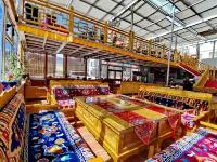 Qinghai Lake Zhaxi Tibetan-style Holiday Inn Hotel a Gonghe