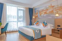 New Beacon International Hotel (Luotian Tashanhu Park) - parking