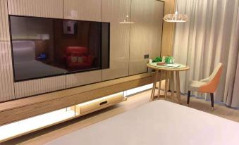 LongChen Huasu Yunbo  Hotel (Daqing East Railway Station)