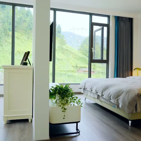 Huajian·Yuanshan Guesthouse Отели рядом с достопримечательностью «Снежная гора Киллинг»