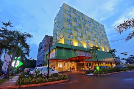 Zest Bogor by Swiss-Belhotel International Отели рядом с достопримечательностью «Ecodome Bogor Botanical Gardens»