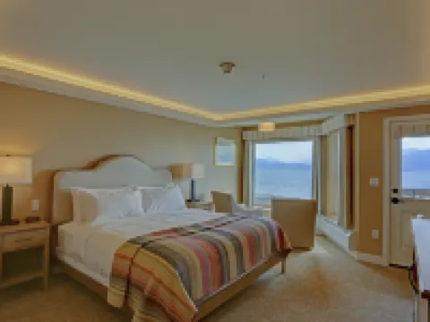 Land's End Resort Hotels in Homer