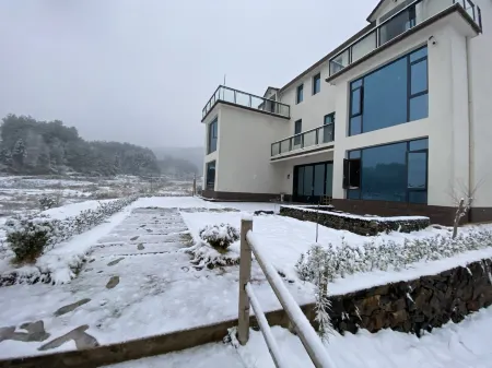 Tong gong lan ting small courtyard