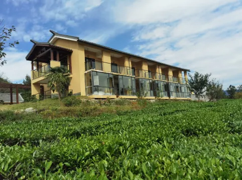 Baokang Xiling Mountain Lodge