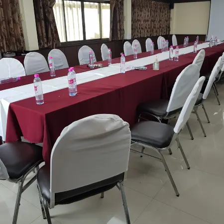 Poonsook Phitsanulok Hotel Отели рядом с достопримечательностью «Дворец Чан»