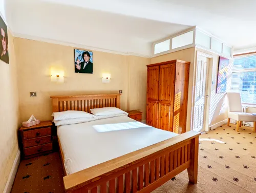 โฮเทล เซเลบริตี้ บอร์นมัธ อีสต์ คลิฟ โดย วิลลาเร โฮเทลส์