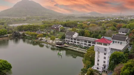 Floral Hotel·Wuxi Yangshan taoyuan Hotel Отели рядом с достопримечательностью «Wuxi College of Vocational Technology (Qian'ou Road)»