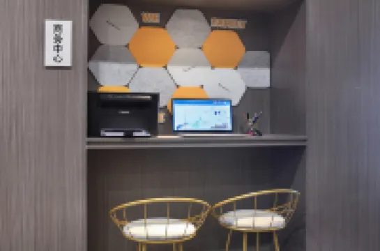 Ease Hotel (Jingmen Wanda Plaza Smart store)