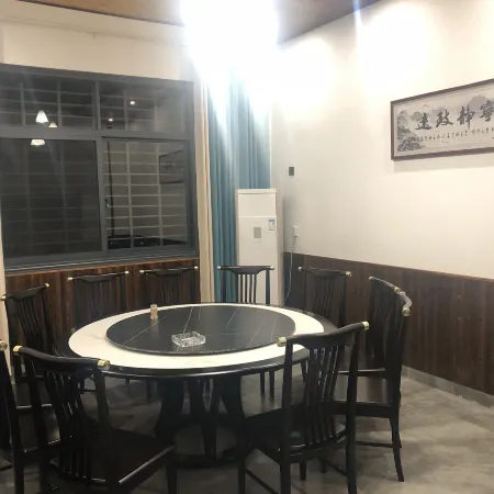Nanhuaju Hotel