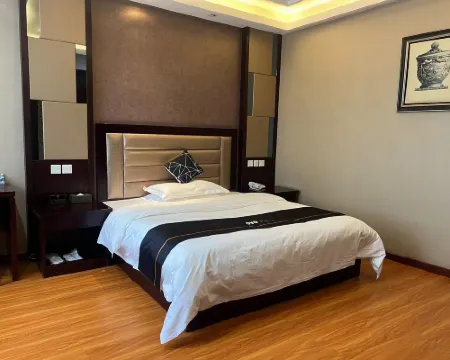 Huating Qianhe Hotel Hotels in Huating