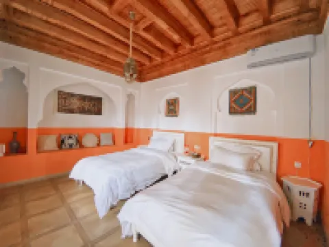 YI JING QIAN XUN HOMESTAY