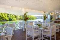 Tropicana Lagoon Apartments - breakfast