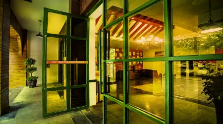 Binjiang Yizhan Hotel Отели рядом с достопримечательностью «Meitan International Hotel Hot Spring»