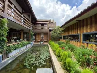 麗江茶木滙藝術庭院·雪山露台觀景客棧 四方街附近的飯店
