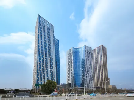 Vienna Hotel (Wuhan Aeon Jiangxiaketing Metro Station) Отели рядом с достопримечательностью «Hubei Ecology Vocational College»