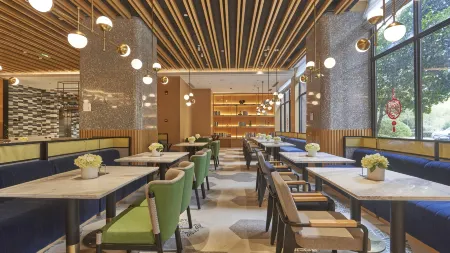 Hilton Garden Inn Chenzhou Beihu Отели рядом с достопримечательностью «Wuling Square»