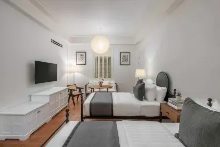 Bella Nara Hotel Chiang Mai Отели рядом с достопримечательностью «Roitawarabarn Baandhawalai - Porter house»