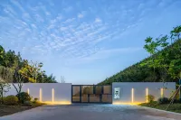 Chongyi No.8 Secret Land New Hakka Light Luxury Homestay فنادق في تشونغ إي