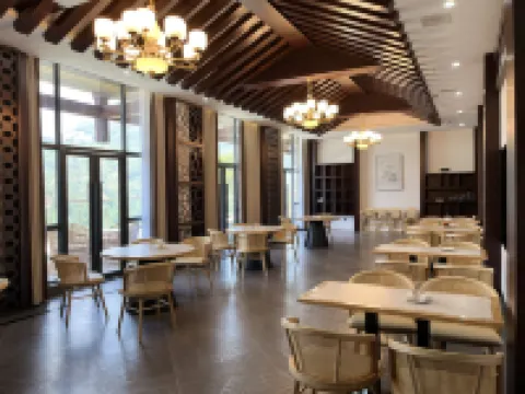 Yinjiang Yingmei Lake Hillside Hotel (Dashengdun Scenic Area Branch)