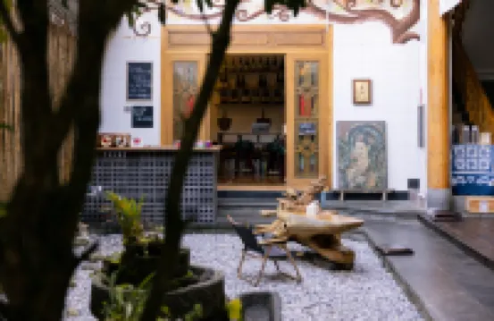Lushang Youth Hostel