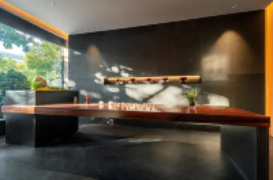 Jiaojiang Paris·Elegant Designer Resort Hotel (Jiazhi Old Street Garden Market Branch)